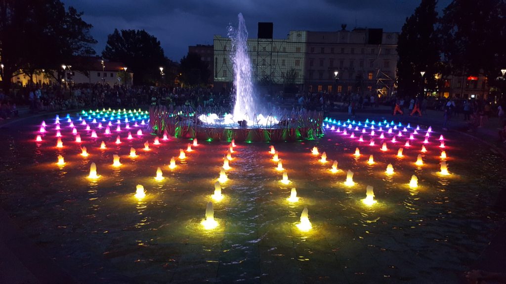 Photo des fontaines de la place Litewski à Lublin.