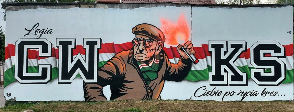 exemple de grafiti de la Legia Warszawa, qui orne les murs de Varsovie, souvent des oeuvres très travaillées qui donnent du charme aux murs gris en particulier dans les zones périurbaines comme le district de Praga