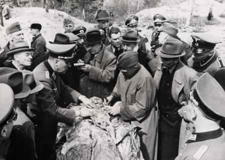 Découverte du charnier de Katyn par les allemands nazis