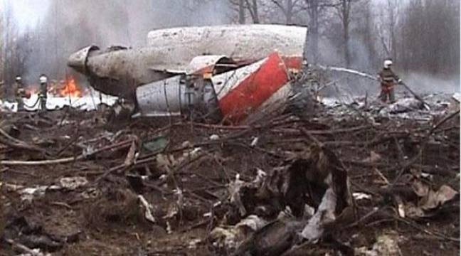 Avion de Lech Kaczynski écrasé à Smolensk près de Katyn