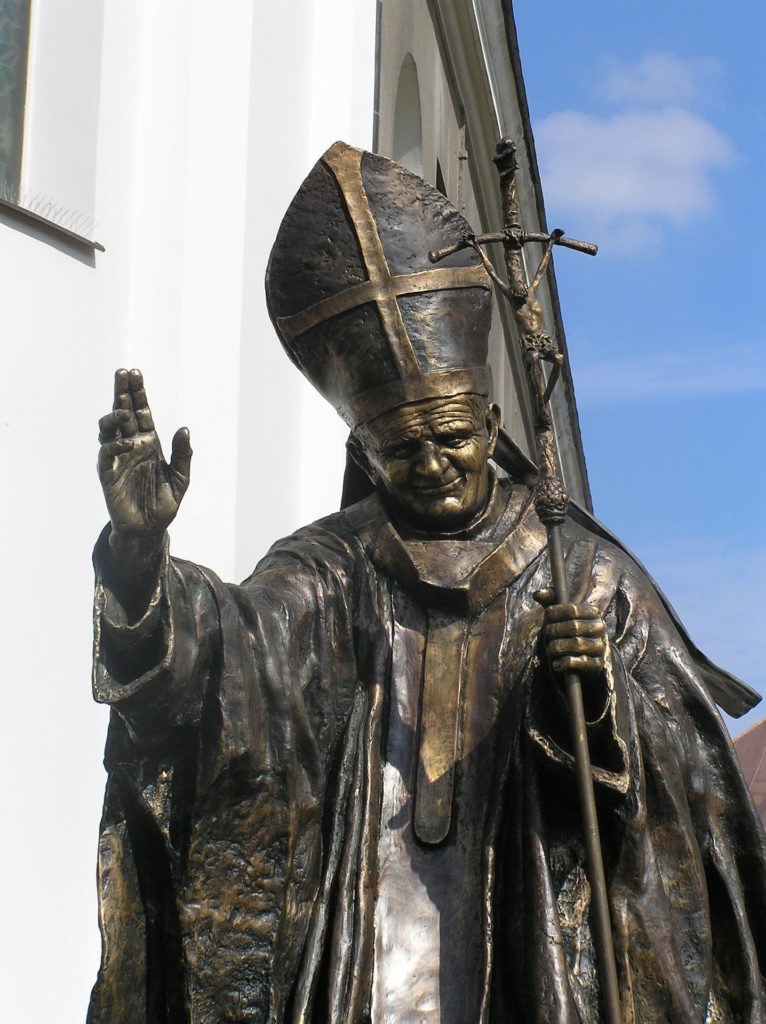 Monument à l'effigie de Jean Paul II.