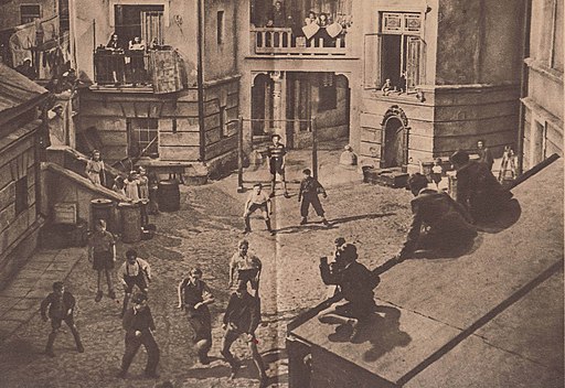 Scène du film Ulica graniczna  d'Aleksander Ford, sorti en 1948.