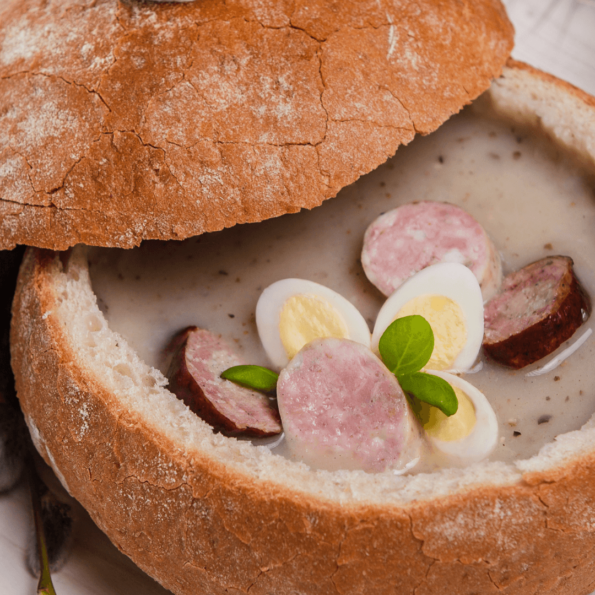 Zurek - Soupe polonaise avec des saucisses et de l'oeuf